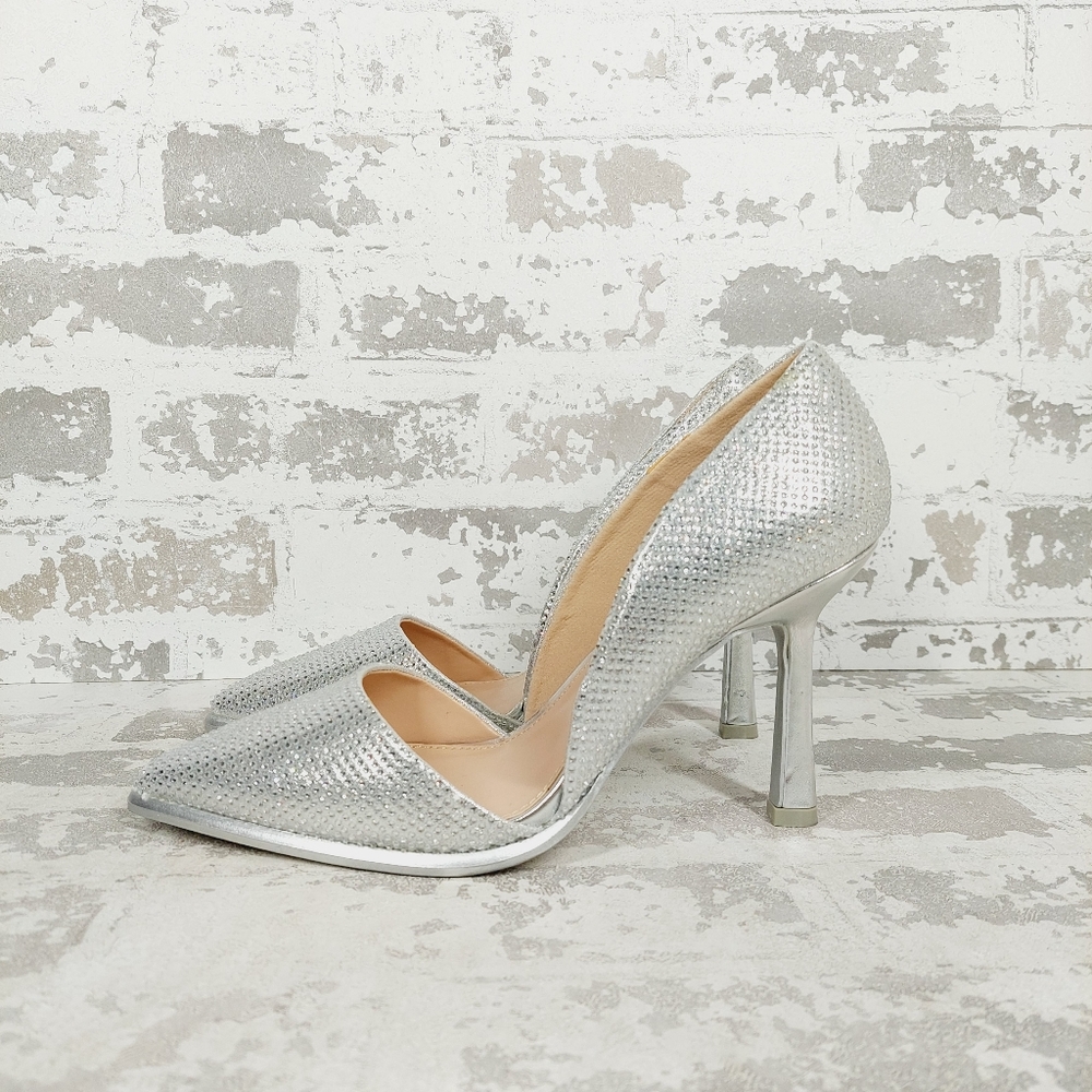NEW Mia Ciana Silver Rhinestone Pointed Toe Pumps C663